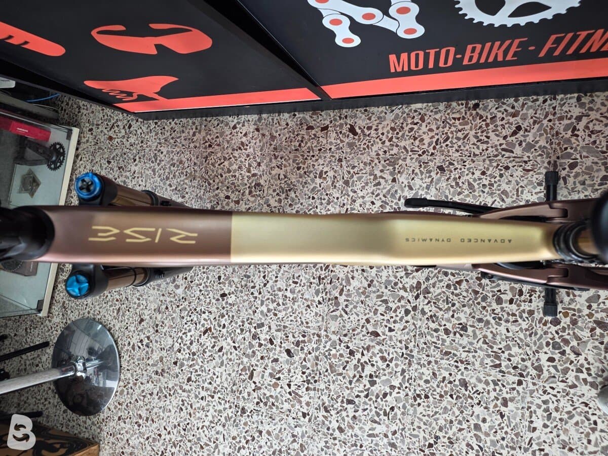 Orbea Rise LT ltd Carbon Top di Gamma Kashiama -XTR 2025