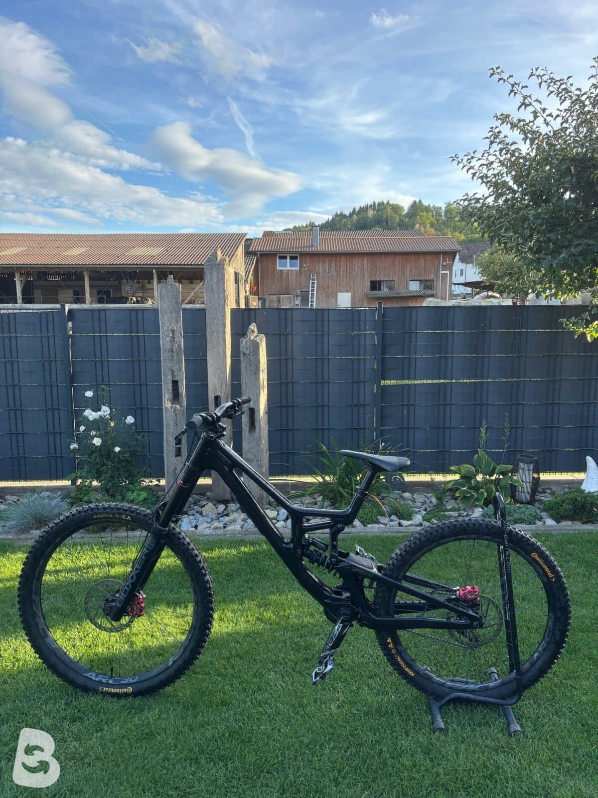 Santa Cruz V10 2026