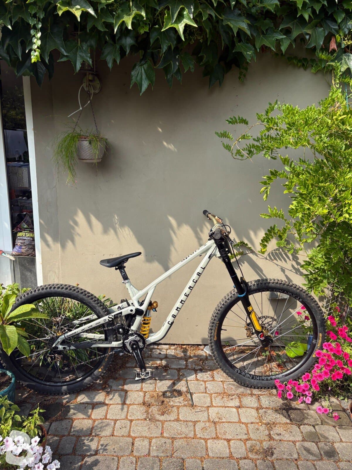 Commencal Supreme v5 2025