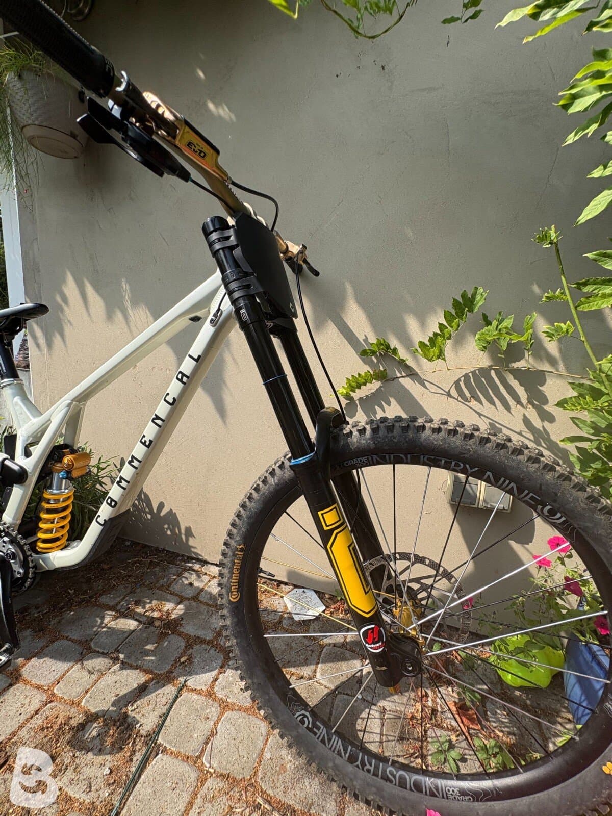 Commencal Supreme v5 2025