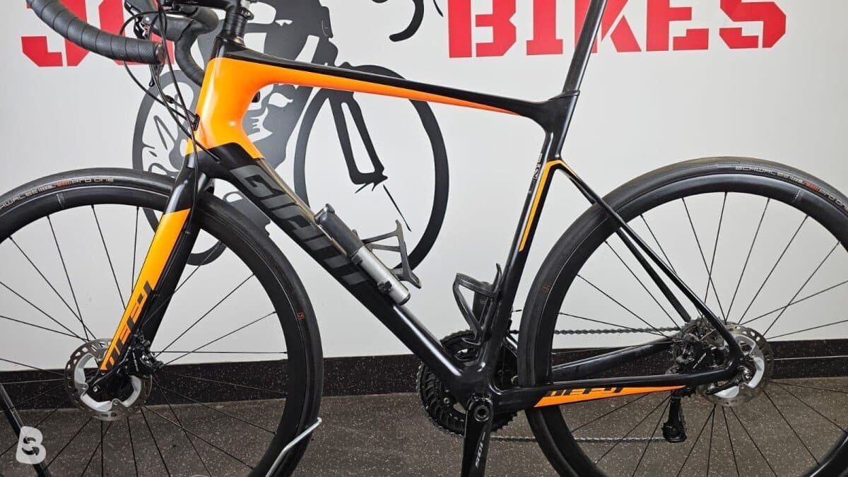 Giant deffy advanced 2 disc + carbon wheels 2019
