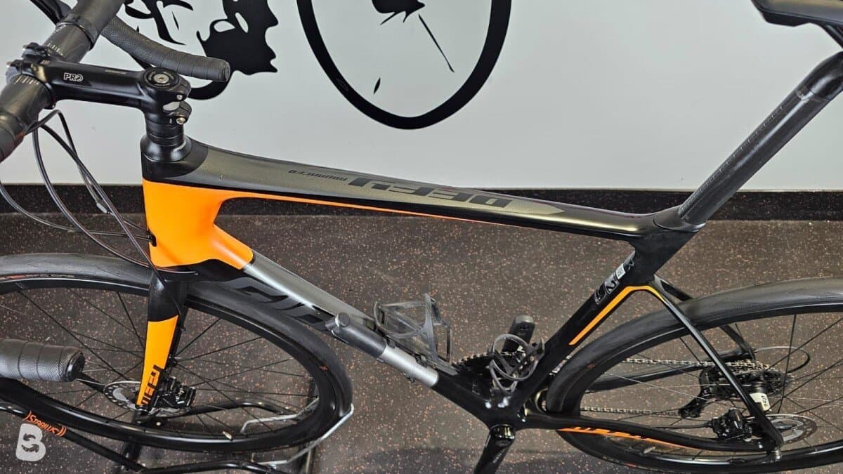 Giant deffy advanced 2 disc + carbon wheels 2019