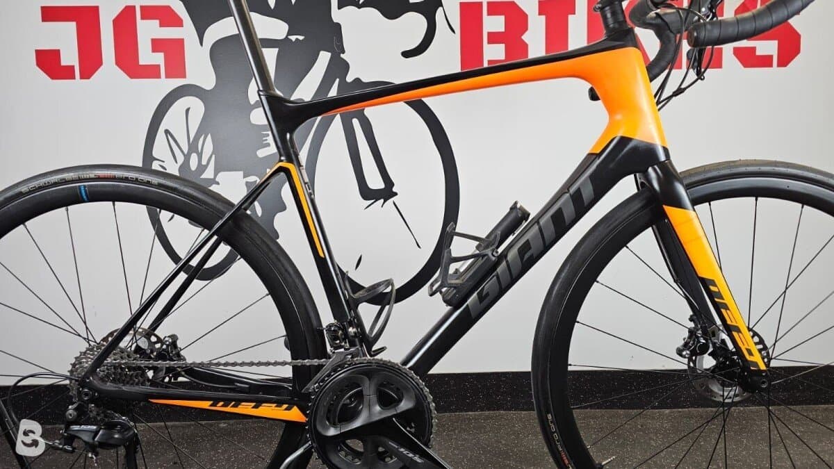 Giant deffy advanced 2 disc + carbon wheels 2019