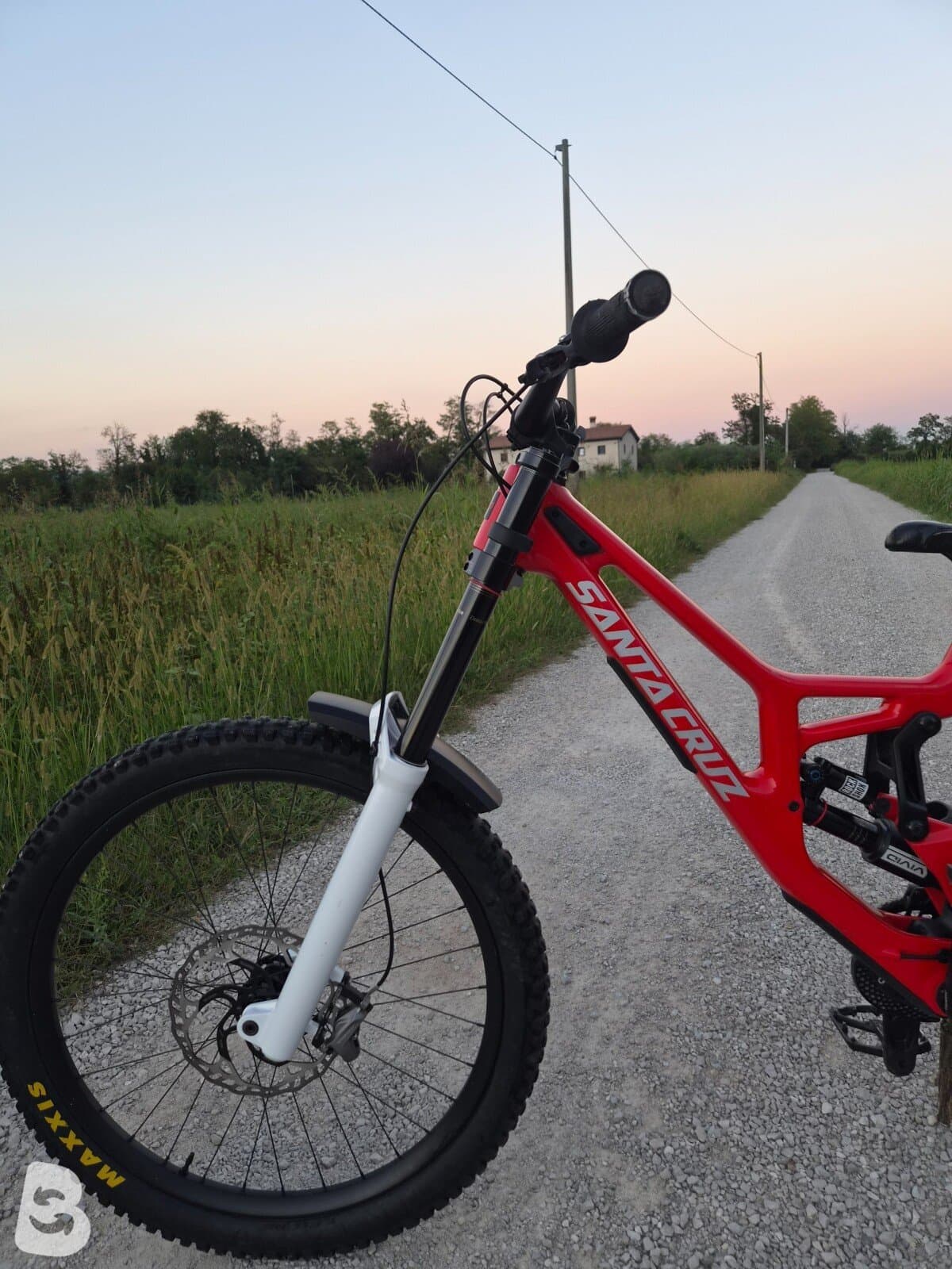Santa Cruz V10 2024