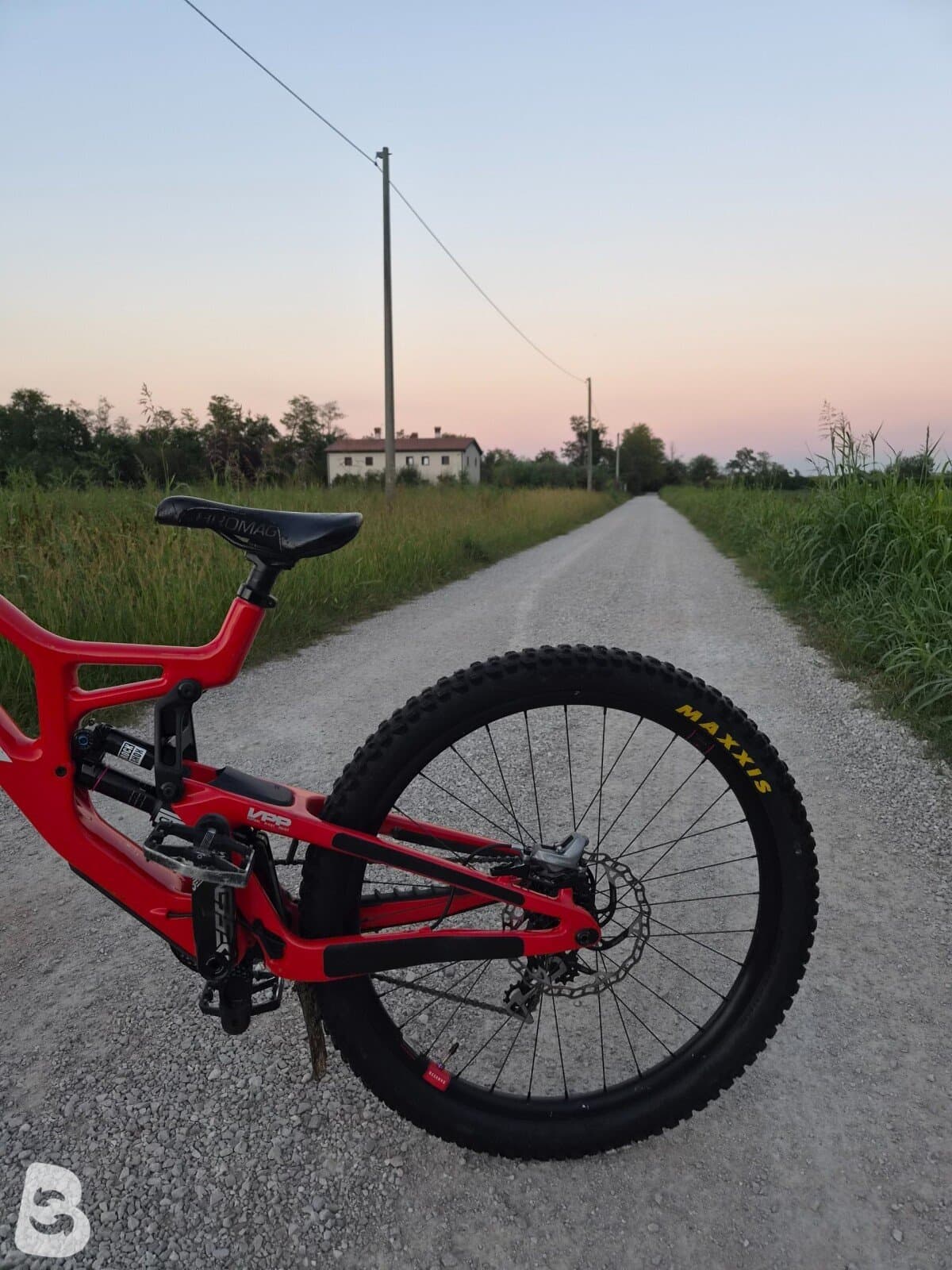 Santa Cruz V10 2024