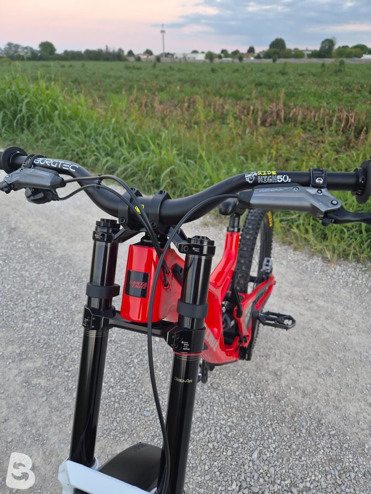 Santa Cruz V10 2024