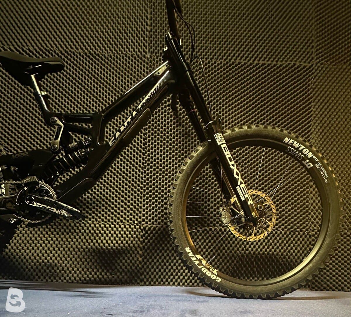Santa Cruz V10 2025