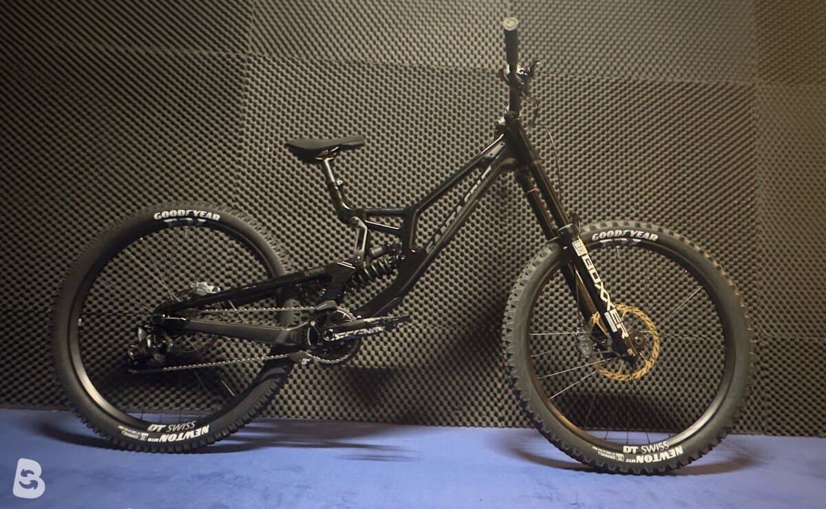 Santa Cruz V10 2025