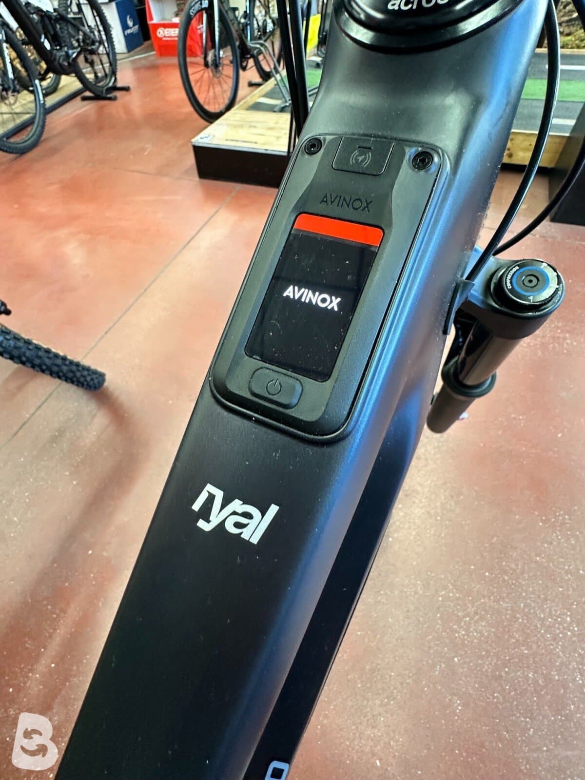Megamo RYAL 08 AVINOX DJI M2 800wh 2027