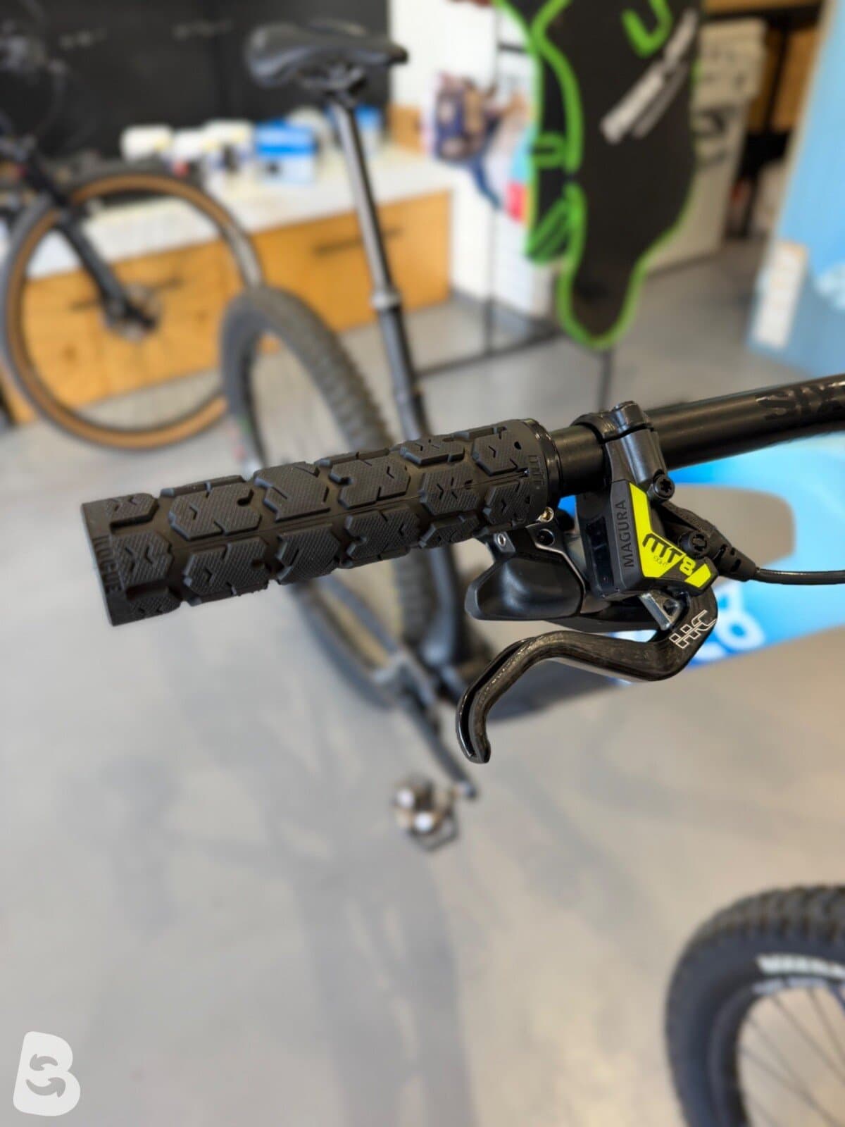 Arc8 Essential GX AXS 2023