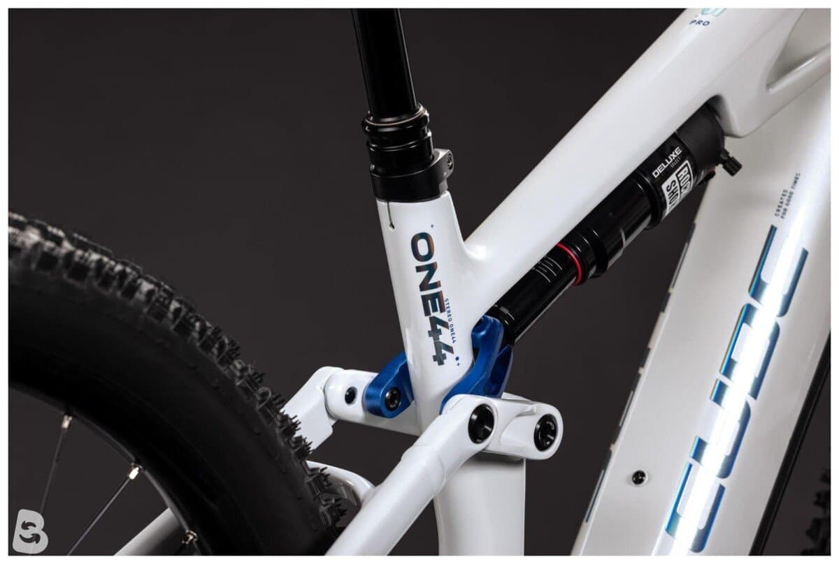 Cube Stereo Hybrid ONE44 HPC Pro 800 metallicwhite´n´blue 2027