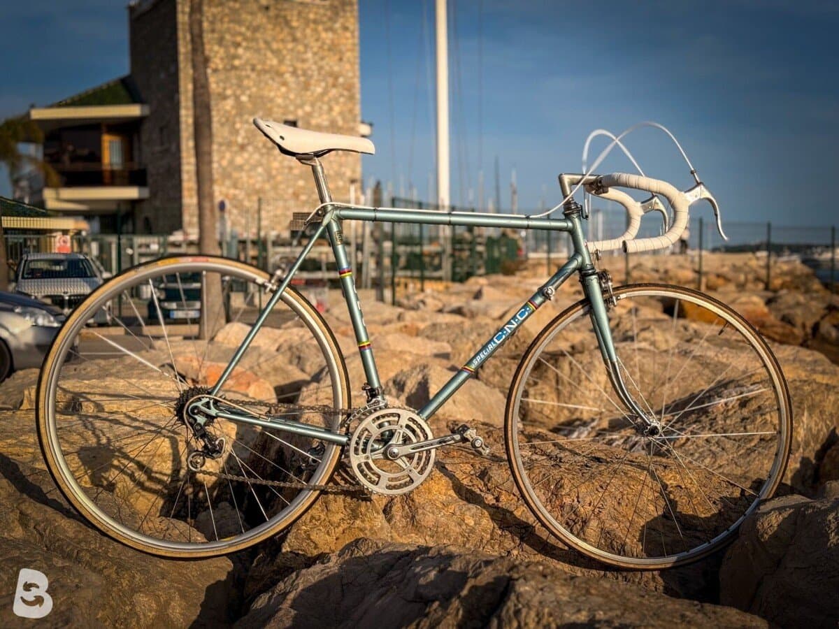 Peugeot Vélo route vintage / Vintage Road Bike – Taille L – Huret – Cadre acier 1980