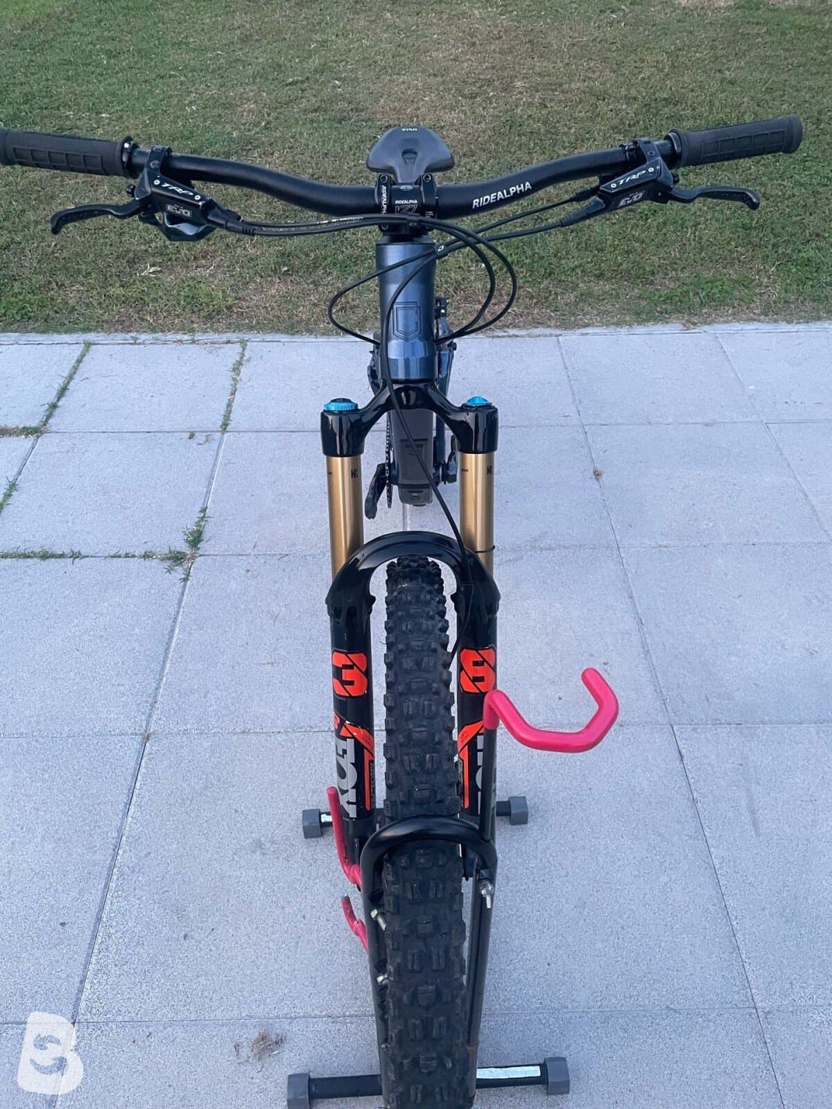 Commencal META V5 RACE 2023