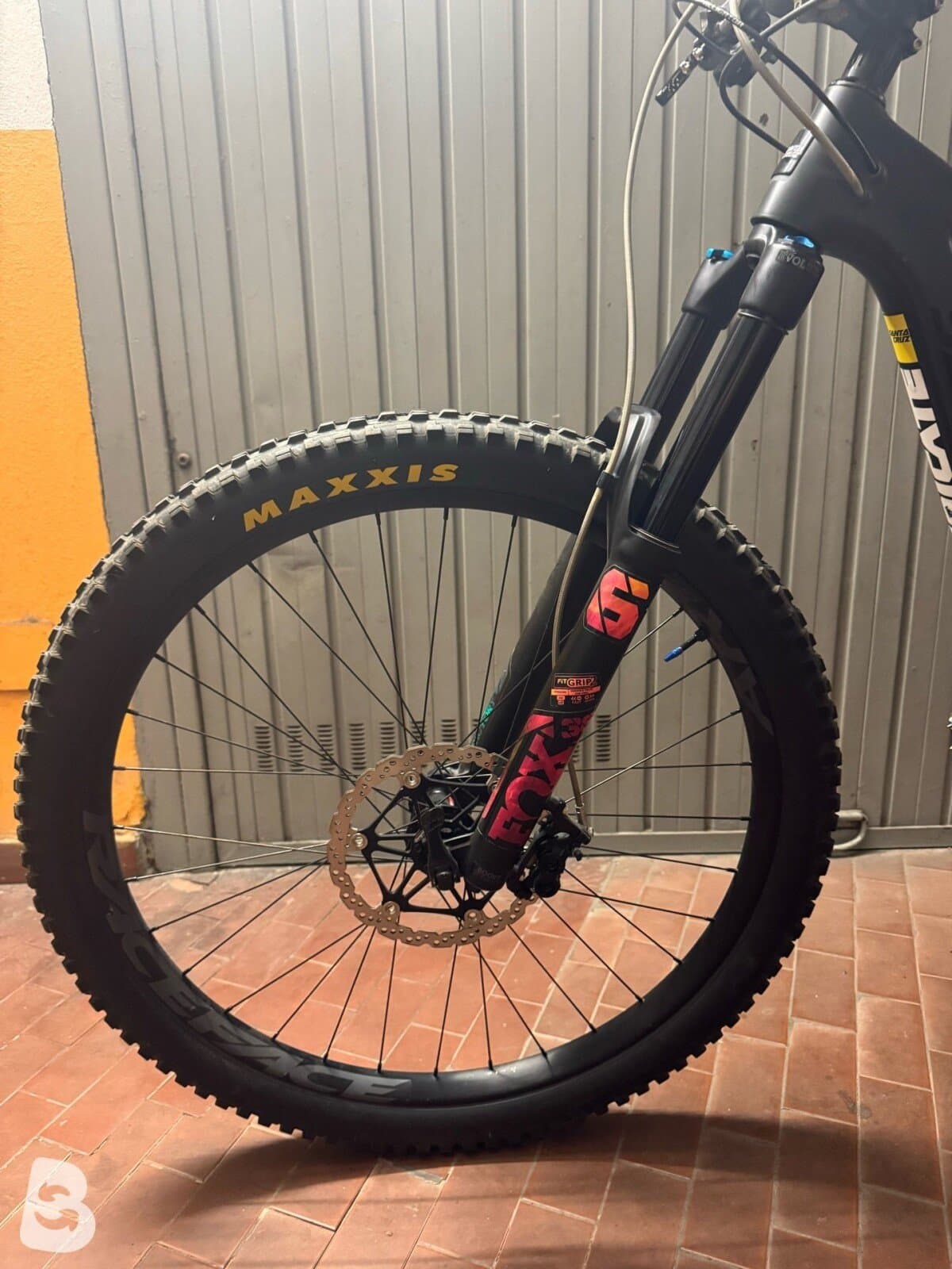 Santa Cruz MEGATOWER R / Carbon C 2023