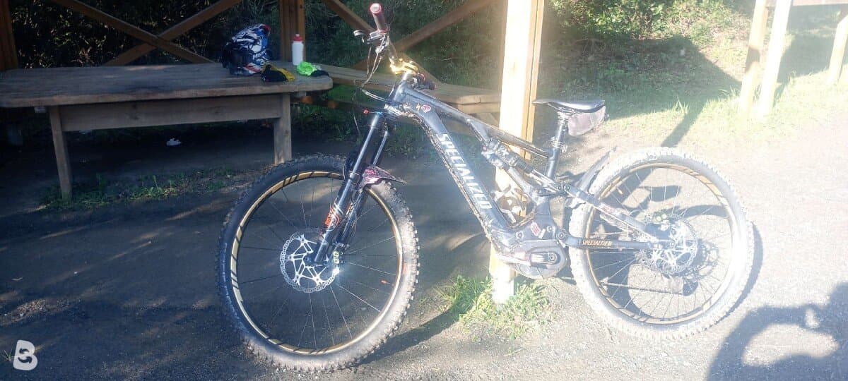 Specialized Halloy Turbo Levo 2022
