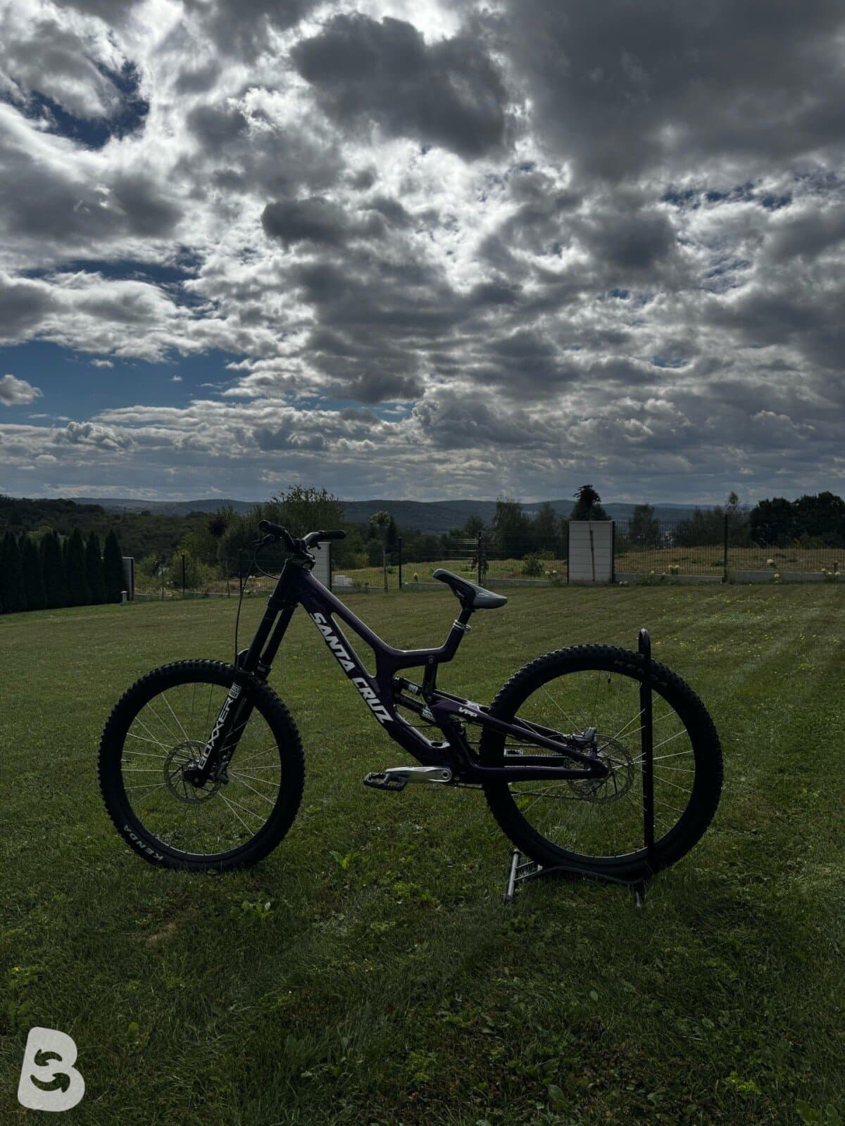 Santa Cruz V10 X01 MX / Carbon CC 2023