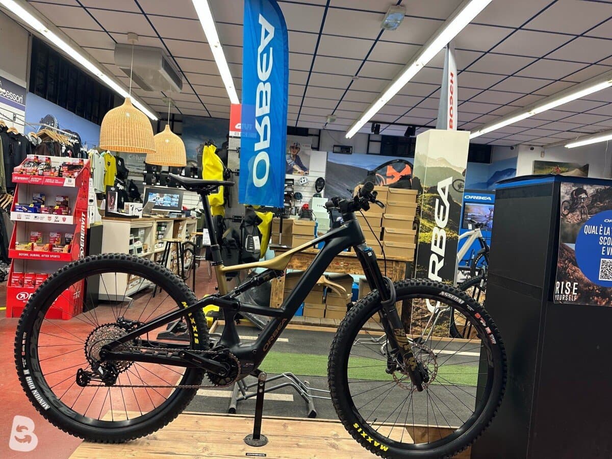 Orbea RISE LT H10 2026 tg M 630wh nuova + magg FOX FLOAT X Performance 2026