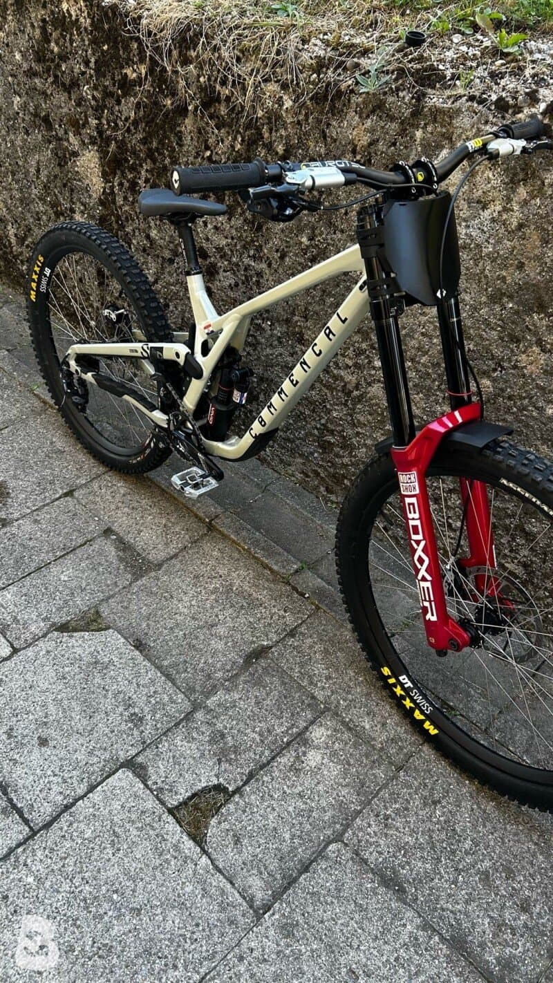 Commencal Supreme V5 2025