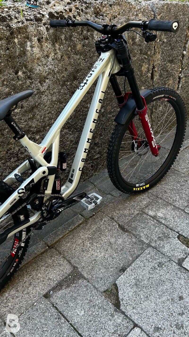 Commencal Supreme V5 2025