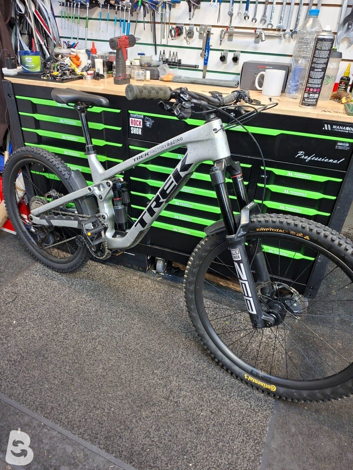 Trek Slash 9.8 XT Gen 6 2024