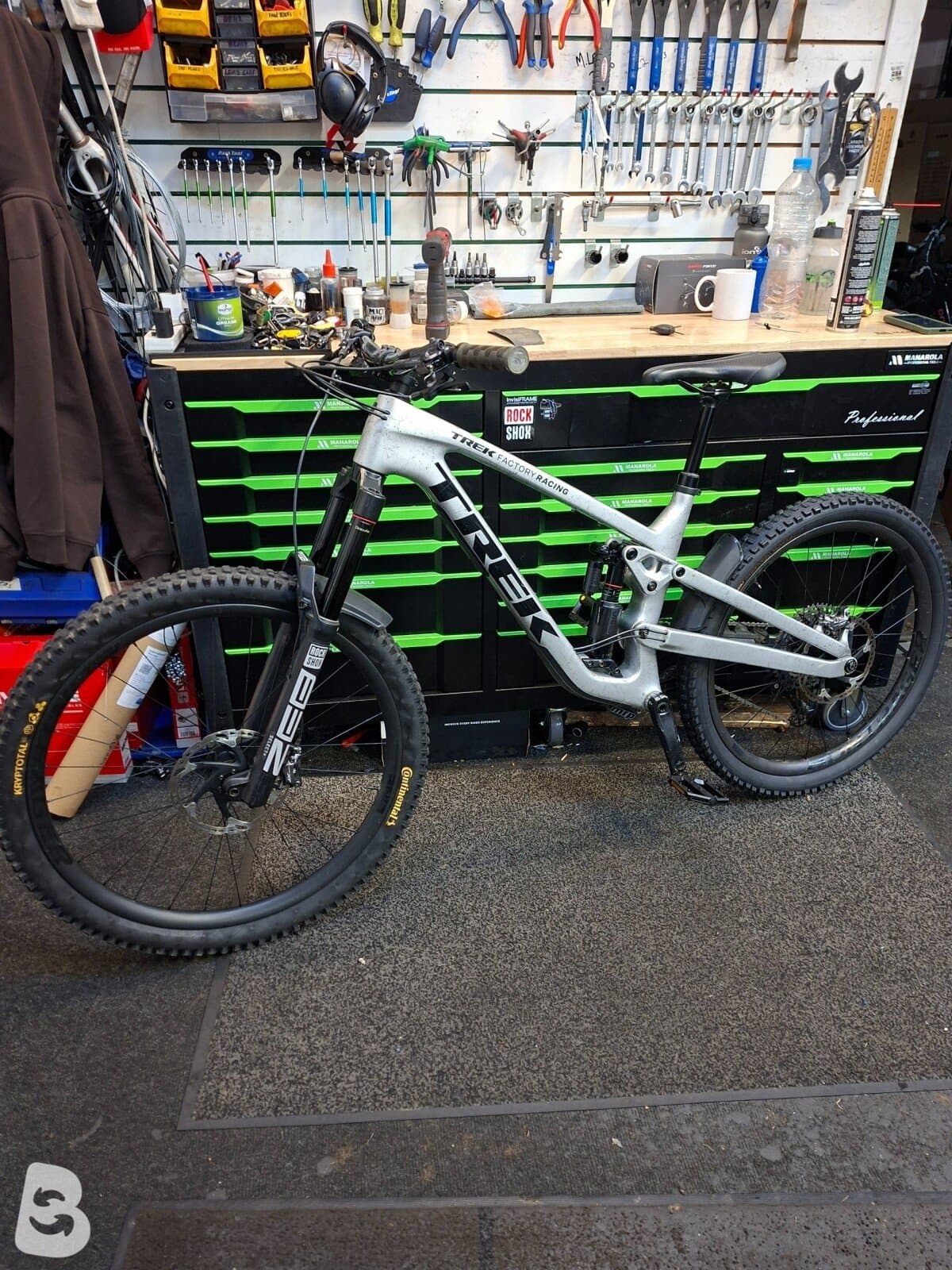 Trek Slash 9.8 XT Gen 6 2024
