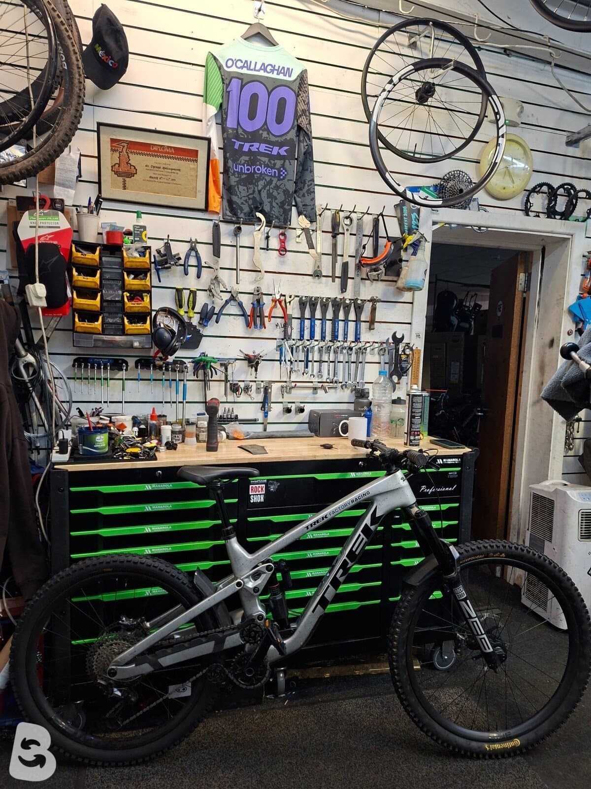 Trek Slash 9.8 XT Gen 6 2024