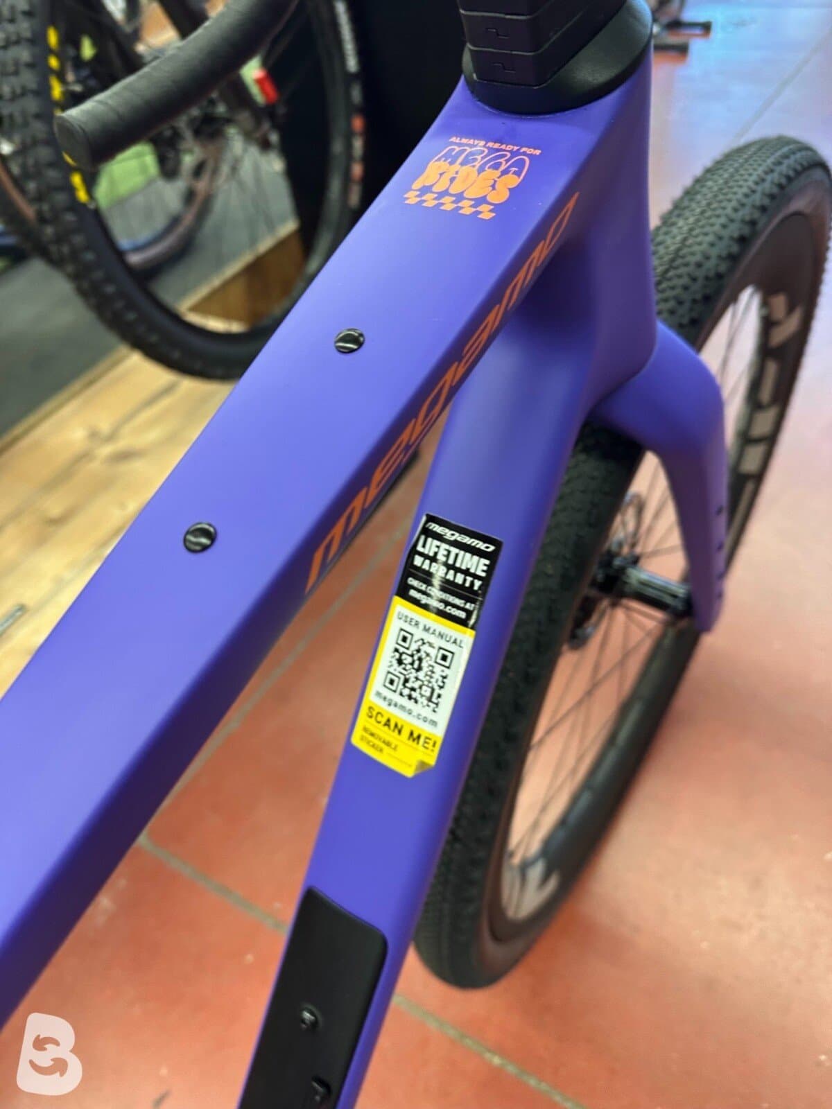 Megamo WEST 02 RIVAL XPLR AXS ruote ZIPP 303s XPLR 2026