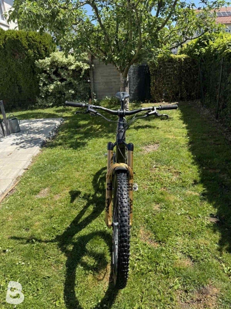 Santa Cruz Nomad 2023 V6 2023
