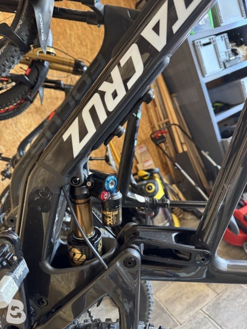 Santa Cruz Nomad 2023 V6 2023