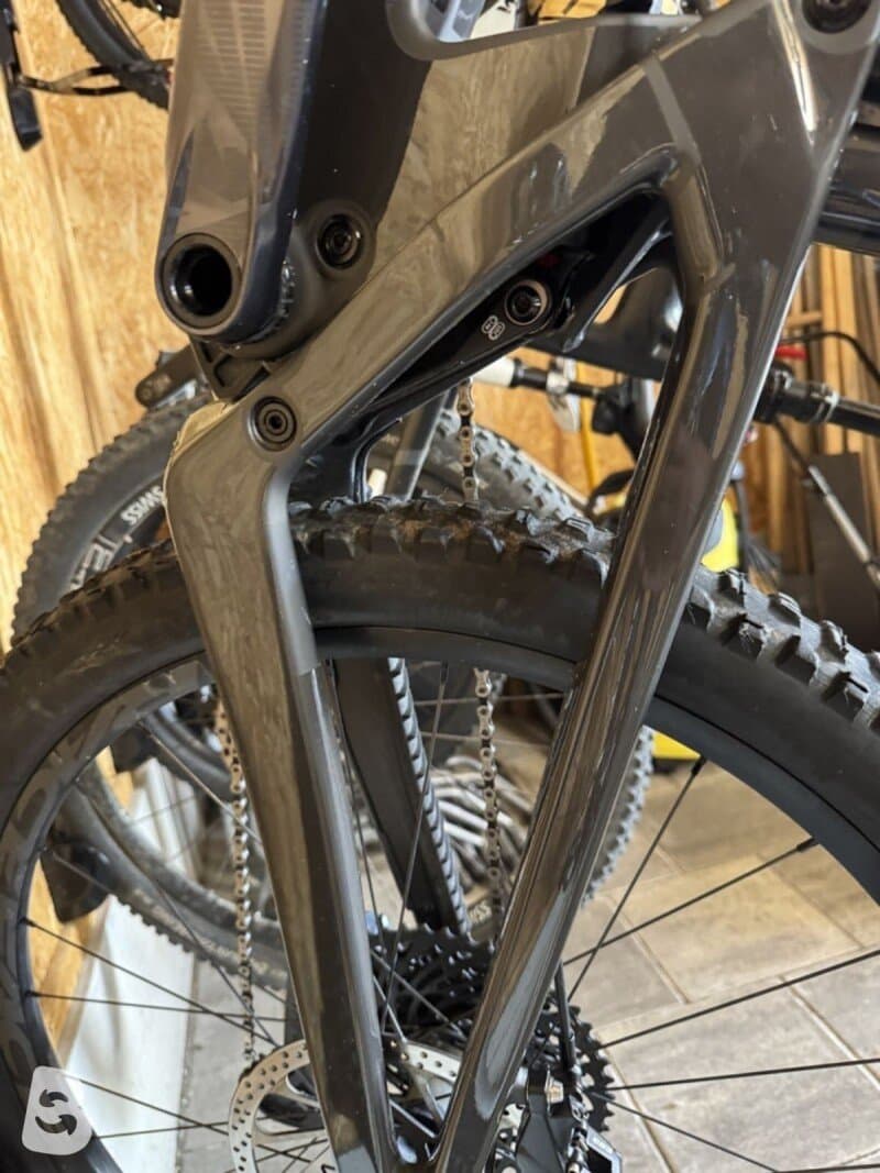 Santa Cruz Nomad 2023 V6 2023